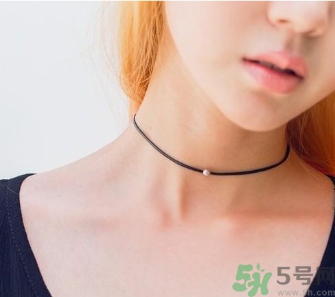 choker項(xiàng)鏈怎么搭配衣服？choker蕾絲項(xiàng)鏈搭配