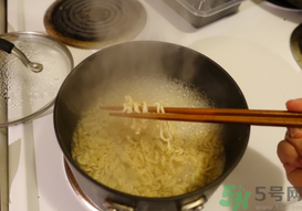 辛拉面是哪個國家的？辛拉面怎么煮好吃？