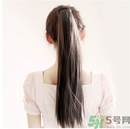 冬天頭發(fā)炸毛怎么辦？冬天頭發(fā)怎么樣減少靜電？