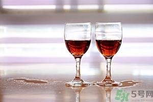 紅酒有沉淀物還能喝嗎,紅酒的沉淀物有影響嗎？