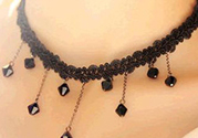 choker項(xiàng)鏈怎么搭配衣服？choker蕾絲項(xiàng)鏈搭配