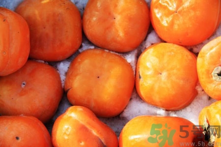凍柿子一天吃幾個(gè)合適？經(jīng)常吃凍柿子對(duì)身體有什么影響？