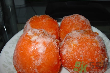 凍柿子一天吃幾個(gè)合適？經(jīng)常吃凍柿子對(duì)身體有什么影響？
