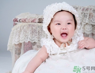 寶寶睡覺(jué)翻來(lái)覆去是怎么回事？寶寶睡覺(jué)喜歡亂動(dòng)怎么辦？