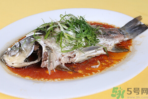 鯽魚死了一夜能吃嗎？鯽魚死了一天能吃嗎？