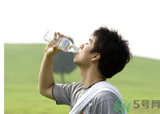 多喝水皮膚會(huì)變好嗎？喝多少水皮膚會(huì)變好？