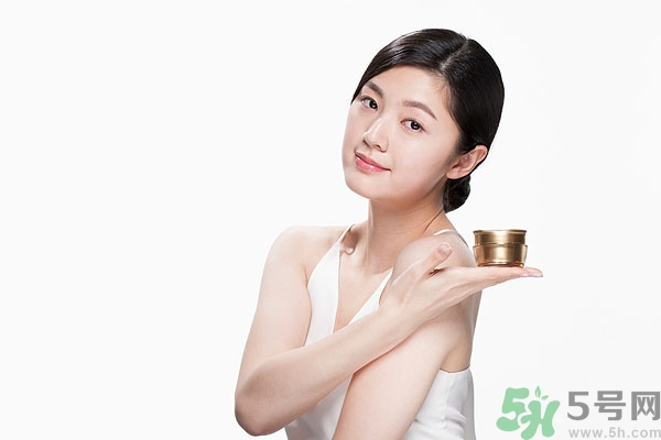 保濕霜什么時候用？保濕霜怎么用？