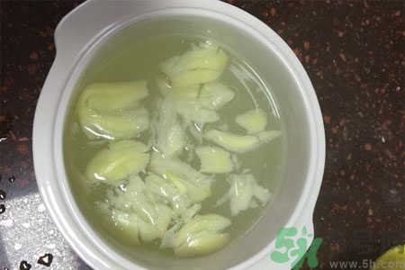 寶寶咳嗽喝大蒜水有用嗎？小孩咳嗽能喝大蒜水嗎？