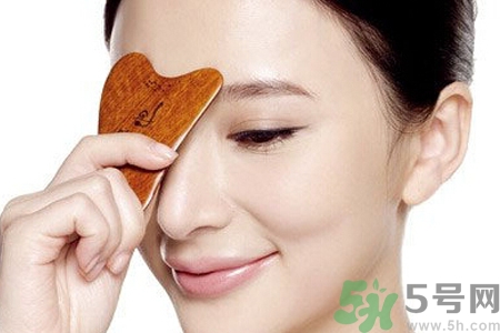 自己在家能面部刮痧嗎？在家怎樣做面部刮痧？