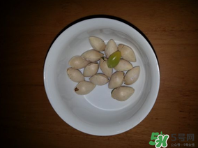 白果可以放微波爐嗎？白果放微波爐轉(zhuǎn)幾分鐘？