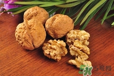 吃核桃可以喝茶嗎？吃核桃喝茶會(huì)中毒嗎？