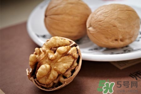晚上吃核桃會(huì)胖嗎？核桃吃多了會(huì)變胖嗎？