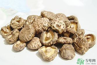 干香菇發(fā)霉了還能吃嗎？干香菇發(fā)霉怎么處理？