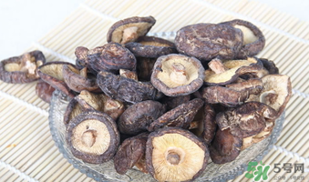 干香菇發(fā)霉了還能吃嗎？干香菇發(fā)霉怎么處理？