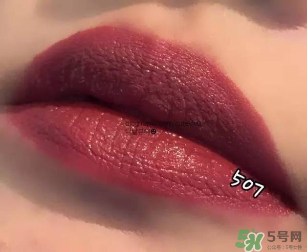 阿瑪尼小胖丁唇釉哪個(gè)色最火？阿瑪尼小胖丁唇釉保留了紅管的哪個(gè)色？
