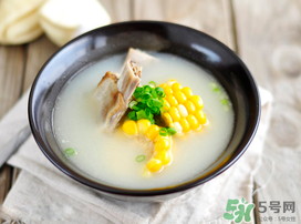 排骨湯為什么是白色的？排骨湯怎么熬成乳白色的？