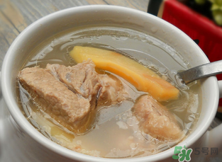 排骨湯為什么是白色的？排骨湯怎么熬成乳白色的？