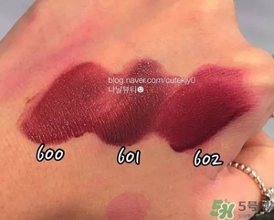 阿瑪尼小胖丁唇釉哪個(gè)色最火？阿瑪尼小胖丁唇釉保留了紅管的哪個(gè)色？