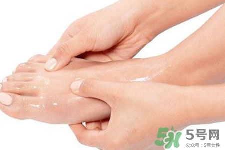 腳趾經(jīng)常抽筋是缺鈣嗎？腳趾抽筋是什么原因？