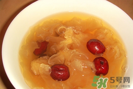 銀耳紅棗湯能隔夜吃嗎？銀耳紅棗湯一天中什么時候喝最好？