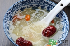 喝銀耳紅棗湯會(huì)發(fā)胖嗎？晚上吃銀耳紅棗湯長會(huì)胖嗎？