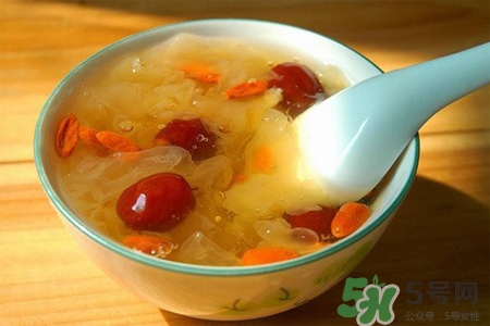 銀耳紅棗湯怎么做最正宗好吃？銀耳紅棗湯怎么做補血養(yǎng)顏？