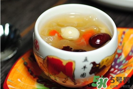 早上空腹喝銀耳紅棗湯好嗎？早上喝銀耳紅棗湯有什么好處？