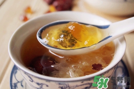 早上空腹喝銀耳紅棗湯好嗎？早上喝銀耳紅棗湯有什么好處？