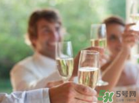 帶牙套能喝酒嗎？帶牙套可不可以喝酒？
