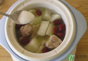 雞肉可以和白蘿卜一起燉湯嗎？雞肉和白蘿卜能一起吃嗎？