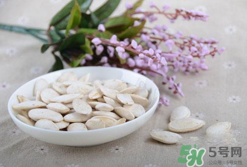 南瓜子和葵花籽哪個(gè)好？南瓜子和葵花籽區(qū)別？