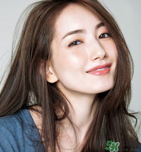 磚紅色口紅配什么妝容？磚紅色口紅適合什么妝？