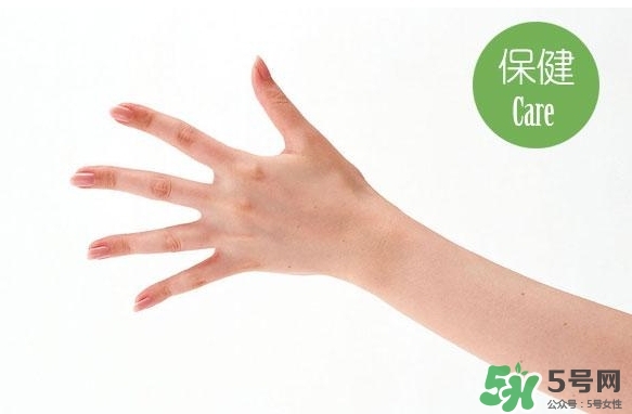 睡覺(jué)睡到半夜手麻是怎么回事？睡覺(jué)睡到半夜手麻怎么辦？