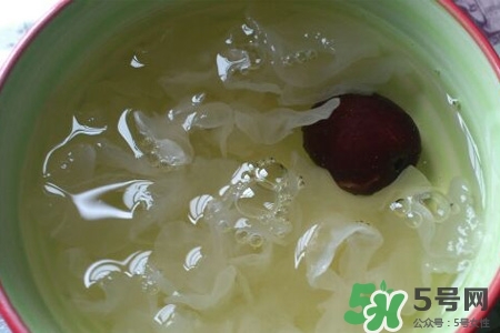 銀耳湯能天天喝嗎？銀耳湯一天中什么時(shí)候喝最好？
