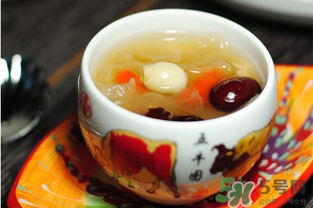 ?銀耳湯經(jīng)常喝有什么好處？經(jīng)常喝銀耳湯有副作用嗎？