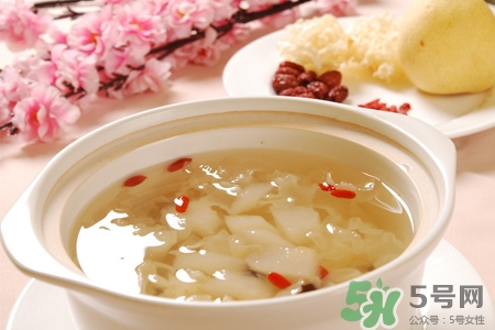 喝銀耳湯能補充膠原蛋白嗎？補充膠原蛋白的食物有哪些？