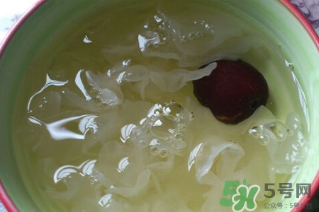 喝銀耳湯能補充膠原蛋白嗎？補充膠原蛋白的食物有哪些？