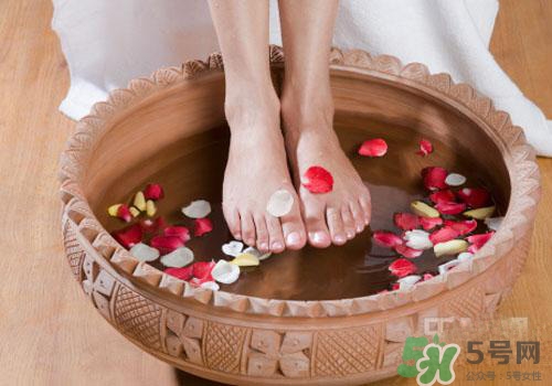 熱水泡腳可以補血嗎？熱水怎么泡腳可以補血？