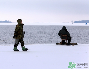 冬天釣魚用什么餌料？冬天釣魚用什么小藥？