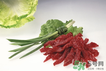 生肉可以用淘米水洗嗎？生肉用淘米水洗干凈嗎？