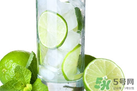 檸檬水可以用熱水泡嗎？檸檬水用涼水泡還是熱水泡？