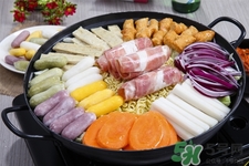 部隊(duì)年糕火鍋怎么做？韓國(guó)年糕火鍋怎么做？