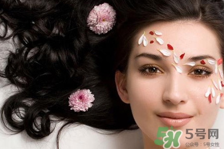 冬天適合什么味道的香水？女人冬天用香水的幾種絕招