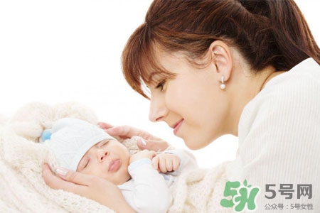 產(chǎn)后可以用普通衛(wèi)生巾嗎？產(chǎn)婦專用衛(wèi)生巾和普通衛(wèi)生巾的區(qū)別
