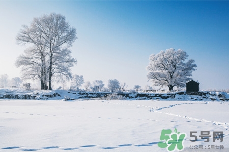 下雪穿什么鞋防滑效果最好？下雪天穿什么鞋子最防滑？