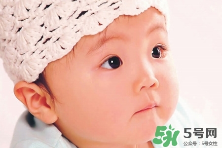 寶寶能穿羽絨服嗎？寶寶多大可以穿羽絨服？