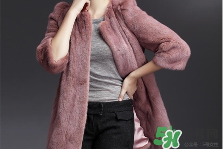 冬天穿羽絨服暖和還是貂皮暖和？貂皮和羽絨服哪個(gè)暖和？