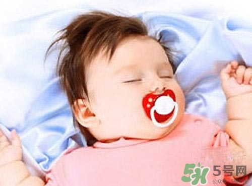 安撫奶嘴乳膠好還是硅膠好？怎么挑選安撫奶嘴？