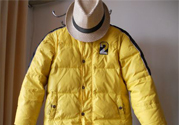 新羽絨服有味道怎么辦？新買的羽絨服怎么洗除味？