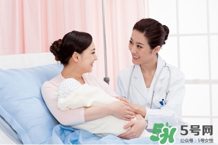 冬天哺乳穿什么？冬天哺乳期穿什么衣服喂奶好？